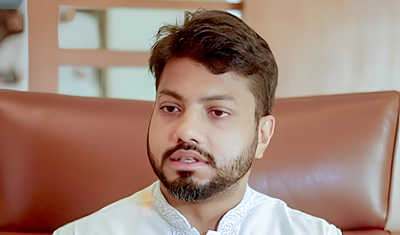 অস্ত্র হাতে অভিযানের বিতর্ক ইশরাক হোসেনকে মন্ত্রিসভা থেকে পদত্যাগের নির্দেশ প্রধানমন্ত্রীর