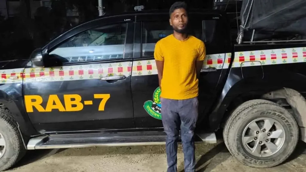 আদালতে হাজিরা শেষে পুলিশকে ফাঁকি দিয়ে ফের পালালেন আসামি শরিফুল 3 আদালতে হাজিরা শেষে পুলিশকে ফাঁকি দিয়ে ফের পালালেন আসামি শরিফুলb