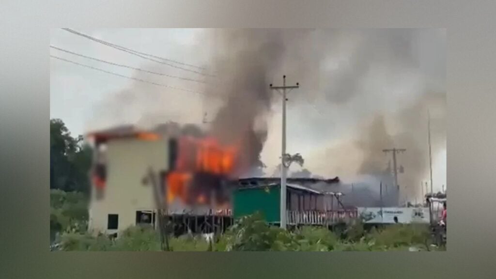 কক্সবাজারের ইনানীর পর্যটনকেন্দ্রে আগুন, পাঁচজনের মৃত্যু 3 কক্সবাজারের ইনানীর পর্যটনকেন্দ্রে আগুন, পাঁচজনের মৃত্যু