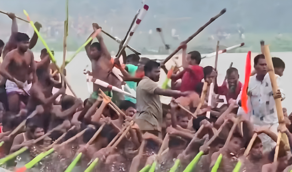করতোয়া নদীতে নৌকা বাইচে সংঘর্ষ ও নৌকা ডুবি, আহত ১০ 3 করতোয়া নদীতে নৌকা বাইচে সংঘর্ষ ও নৌকা ডুবি, আহত ১০