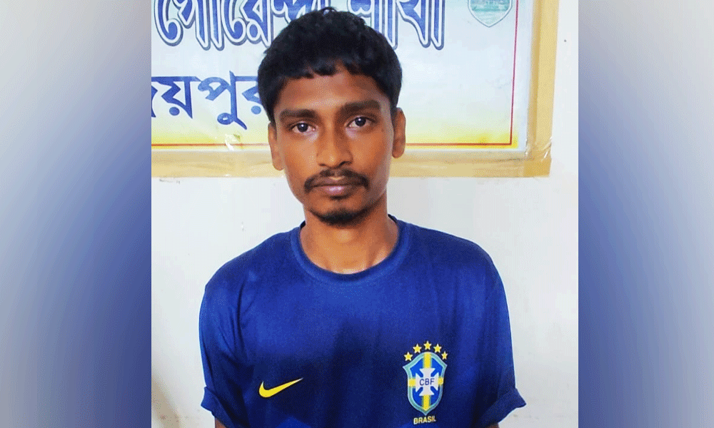 কালাই থানায় ঢুকে তিন পুলিশকে পেটানোর অভিযোগে যুবক গ্রেপ্তার 3 কালাই থানায় ঢুকে তিন পুলিশকে পেটানোর অভিযোগে যুবক গ্রেপ্তার