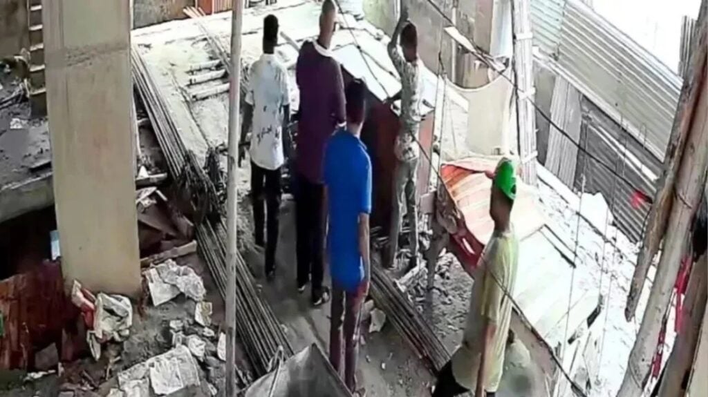 কেরানীগঞ্জে আবাসন প্রতিষ্ঠানে হামলা-লুট, এক কোটি টাকার মালামাল নেওয়ার অভিযোগ 3 কেরানীগঞ্জে আবাসন প্রতিষ্ঠানে হামলা-লুট, এক কোটি টাকার মালামাল নেওয়ার অভিযোগ