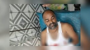 খুলনায় ছিনতাইকারীদের চাপাতির কোপে গুরুতর আহত পুলিশ পরিদর্শক