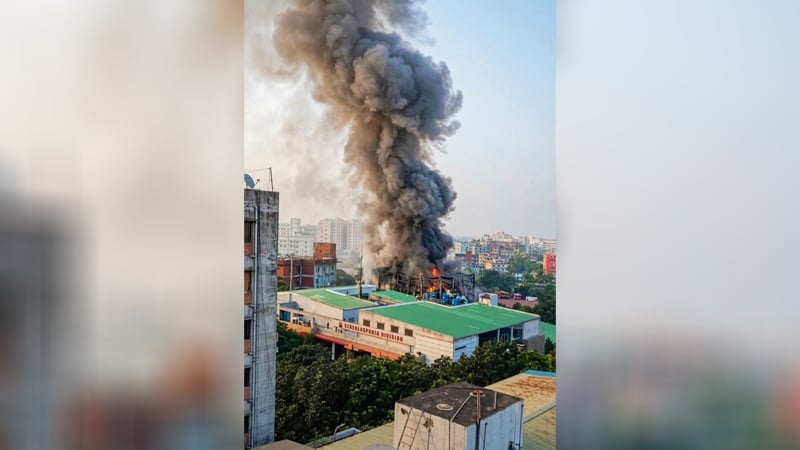 গাজীপুরে ইবনে সিনা ওষুধ কারখানায় আগুন, কাজ করছে চার ইউনিট