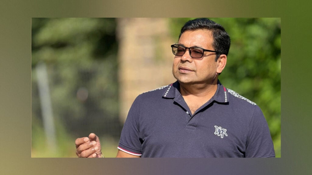 গান গাওয়ার কারণে একসময় মনির খানকে মেরেছিলেন গ্রামবাসী