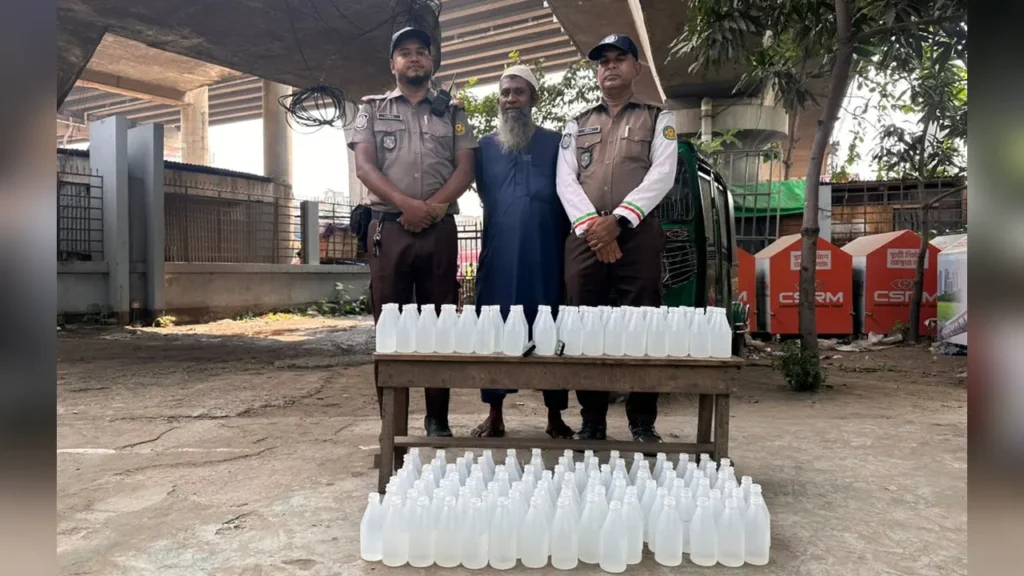গুলশানে ১৪৪ বোতল বাংলা মদসহ অটোরিকশাচালক গ্রেপ্তার