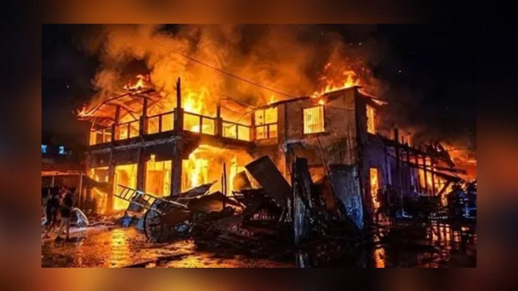 গৌরীপুরে ভয়াবহ আগুনে পুড়ল ঝলমল সিনেমা হল 3 গৌরীপুরে ভয়াবহ আগুনে পুড়ল ঝলমল সিনেমা হল