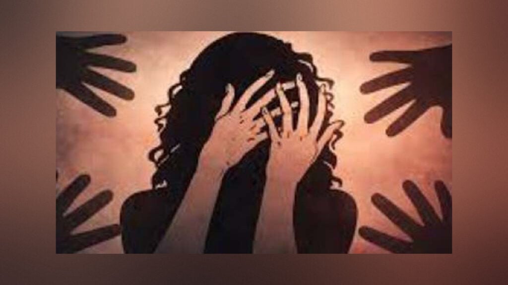 চলন্ত মাইক্রোবাসে মাদরাসাছাত্রীকে ধর্ষণ, ২ জনের যাবজ্জীবন 3 চলন্ত মাইক্রোবাসে মাদরাসাছাত্রীকে ধর্ষণ, ২ জনের যাবজ্জীবন