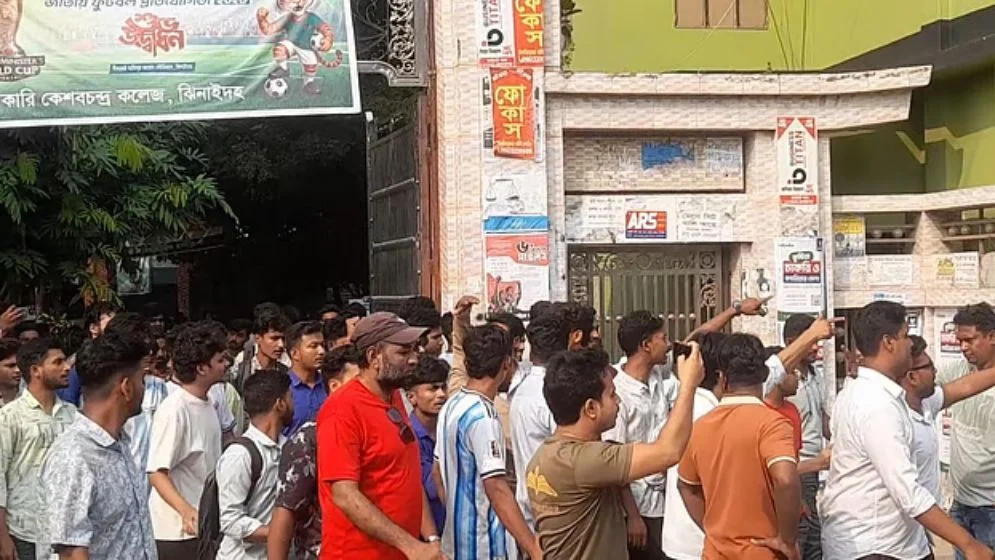 ছাত্রদল-শিবির উত্তেজনায় কেসি কলেজে পাঠদান বন্ধ 3 ছাত্রদল-শিবির উত্তেজনায় কেসি কলেজে পাঠদান বন্ধ