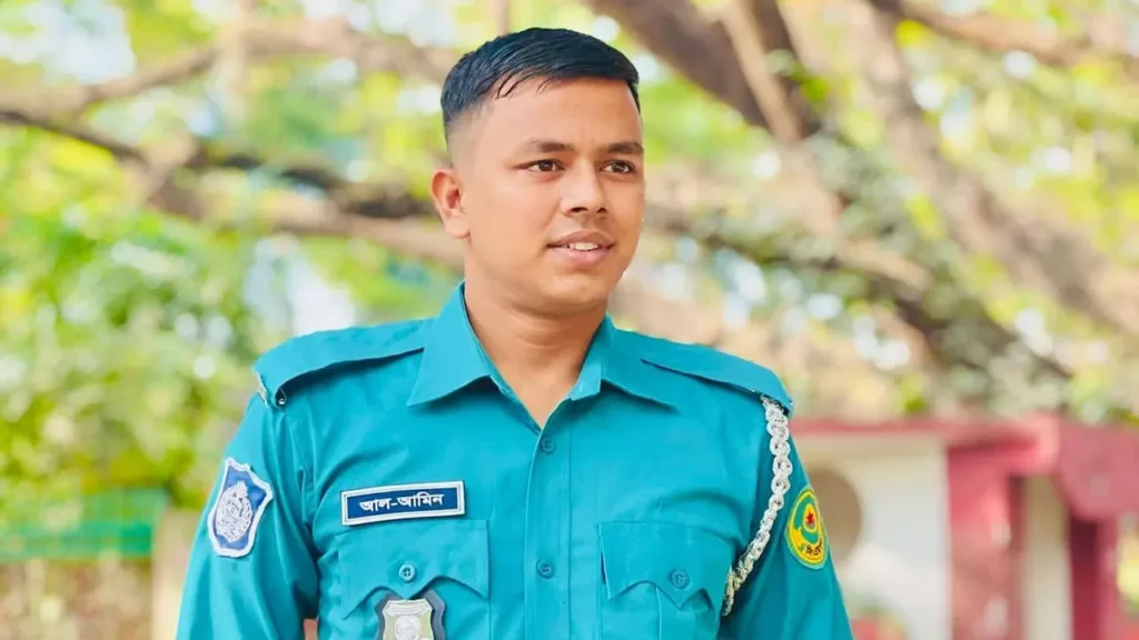 ছিনতাইকারী ধরতে গিয়ে বাসের ধাক্কায় পুলিশ কনস্টেবলের মৃত্যু 3 ছিনতাইকারী ধরতে গিয়ে বাসের ধাক্কায় পুলিশ কনস্টেবলের মৃত্যু