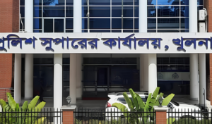 ছিনতাইকারীর হামলায় পরিদর্শক জখম রাতে পুলিশের একা চলাচলে নিষেধাজ্ঞা