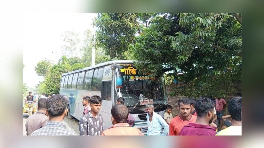 জামালপুরে বাসের ধাক্কায় প্রাণ হারালেন শাশুড়ি-পুত্রবধূ 3 জামালপুরে বাসের ধাক্কায় প্রাণ হারালেন শাশুড়ি-পুত্রবধূ