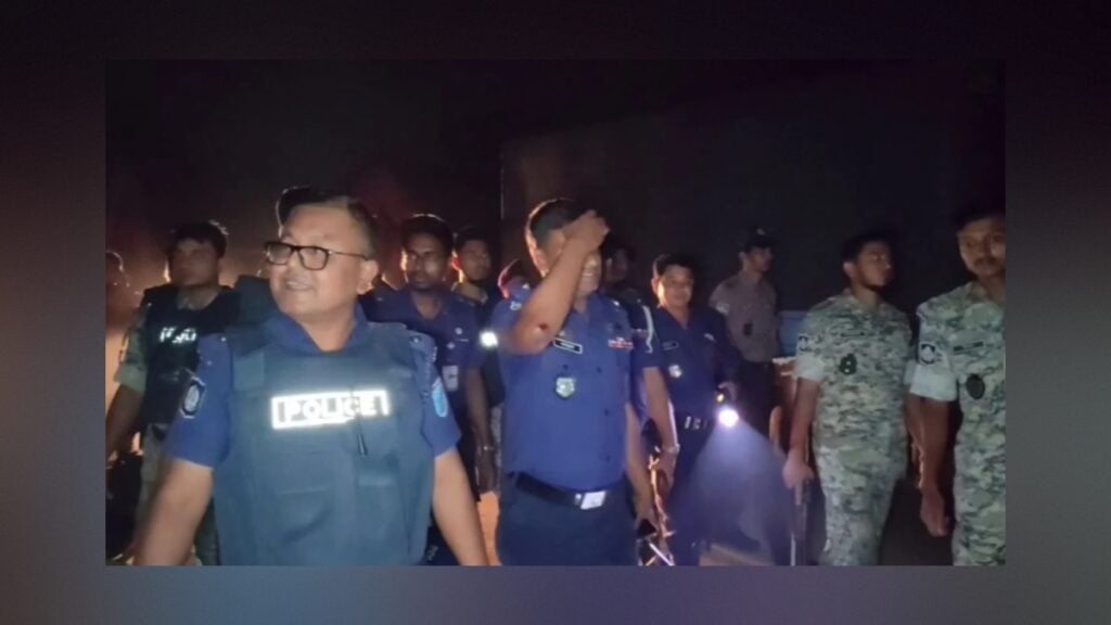 টর্চের আলো জ্বালিয়ে ও মাইকে ঘোষণা দিয়ে সংঘর্ষে 