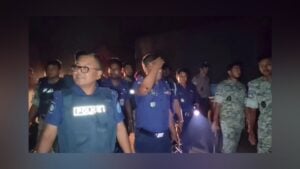 টর্চের আলো জ্বালিয়ে ও মাইকে ঘোষণা দিয়ে সংঘর্ষে 