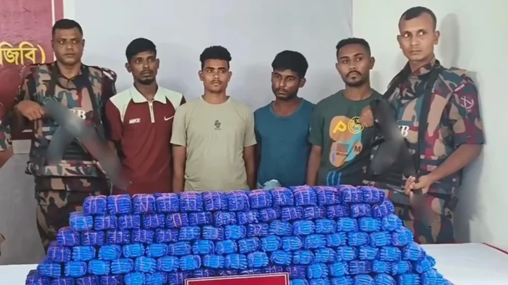 টেকনাফ সীমান্তে ১৩ কোটি ৮০ লাখ টাকার ইয়াবাসহ আটক ৪