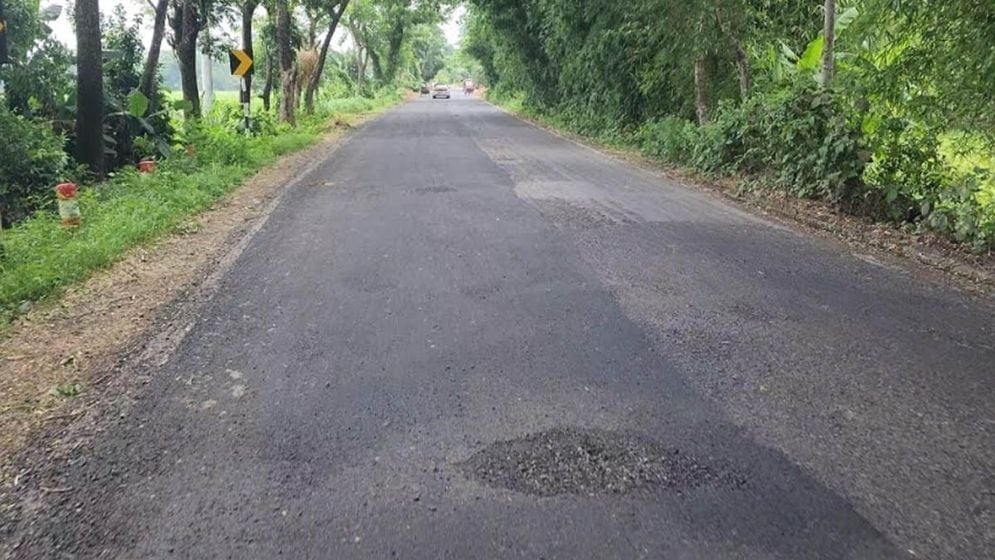 তিন বছরে সড়ক নষ্ট হলে ঠিক করবে ঠিকাদার 4 তিন বছরে সড়ক নষ্ট হলে ঠিক করবে ঠিকাদার