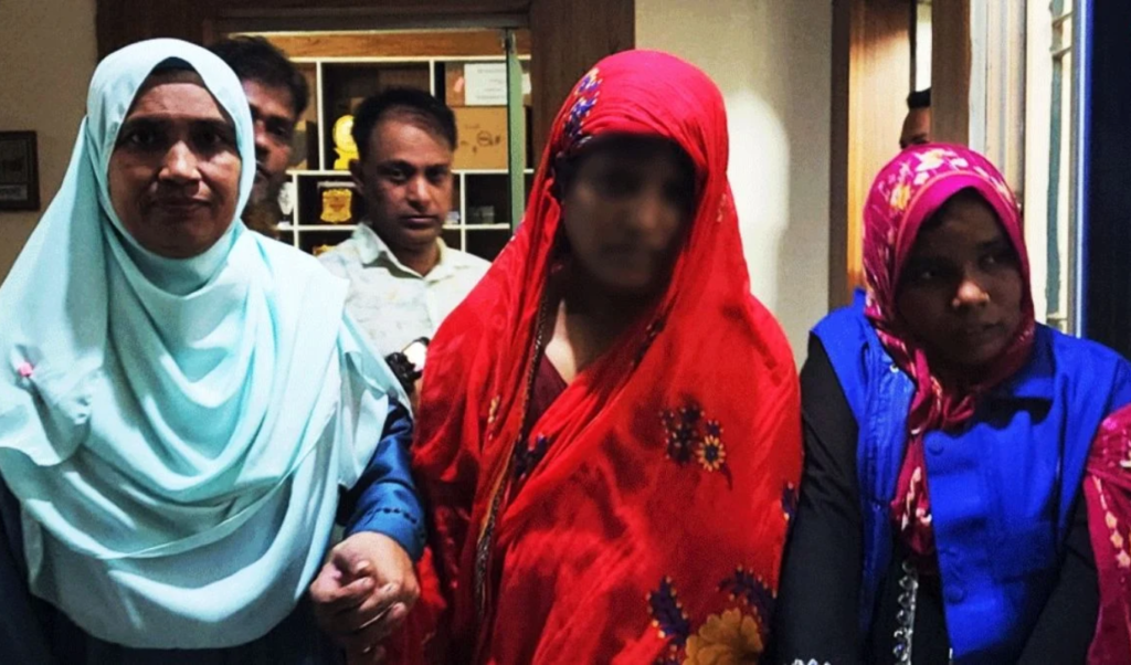 দাগনভূঞায় মেয়ের মানসিক ভারসাম্যহীনতার বলি বৃদ্ধা মা, বটির কোপে মৃত্যু 3 দাগনভূঞায় মেয়ের মানসিক ভারসাম্যহীনতার বলি বৃদ্ধা মা, বটির কোপে মৃত্যু