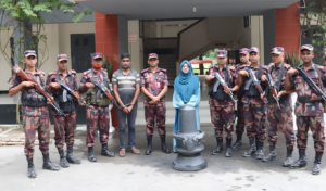 নওগাঁয় মাটির নিচ থেকে ২৪৫ কেজির কষ্টিপাথরের শিবলিঙ্গ উদ্ধার