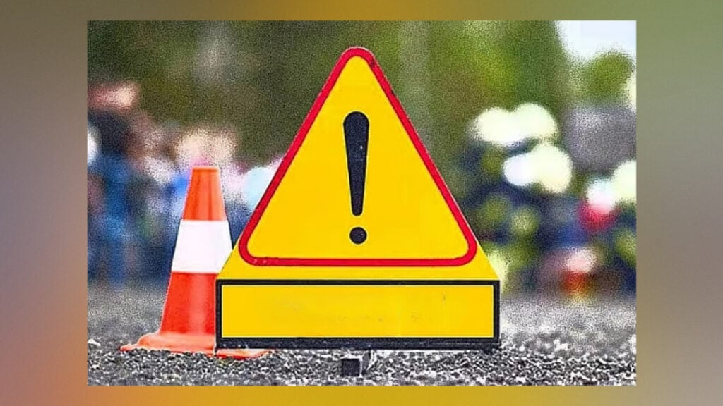 নানাবাড়ি থেকে ফেরার সময় অটোরিকশার নিচে চাপা পড়ে শিশুর মৃত্যু