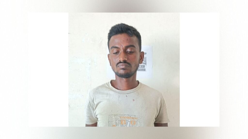 পাবনায় মাকে জবাই করে হত্যা, ছেলে আটক 3 পাবনায় মাকে জবাই করে হত্যা, ছেলে আটক