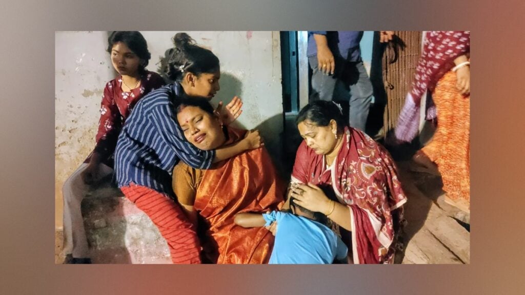 প্রতিমা বিসর্জনে যাওয়ার পথে বিদ্যুৎস্পর্শে মণ্ডপ কমিটির সদস্য নিহত