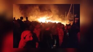 ফতুল্লায় ভয়াবহ আগুনে পুড়ল ২৬ ঝুটের গুদাম