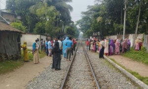 বগুড়ায় ট্রেনে কাটা নারীর মরদেহের ওপর দিয়ে গেল আরেক ট্রেন