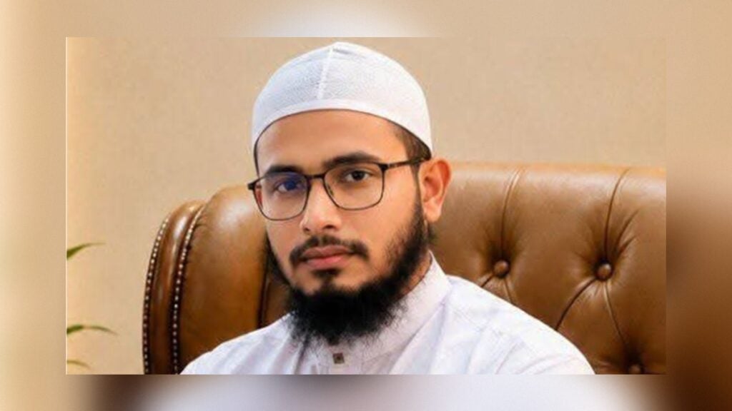বিবাহিত নারীর সঙ্গে সাত মাস সংসার, মুচলেকায় ছাড়া পেলেন ইমাম 3 বিবাহিত নারীর সঙ্গে সাত মাস সংসার, মুচলেকায় ছাড়া পেলেন ইমাম
