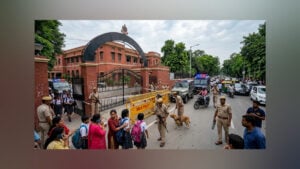 বোমা হামলার হুমকিতে দিল্লির তিন স্কুলে ব্যাপক তল্লাশি