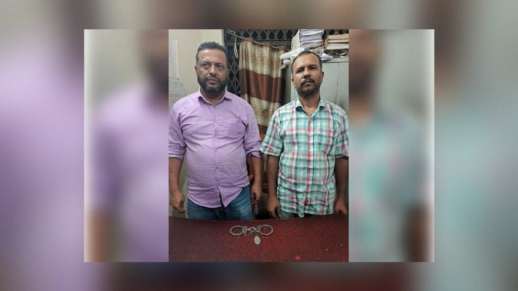 মানসিক রোগীকে হাতকড়া পরিয়ে নেওয়ায় রিহ্যাবের দুই কর্মী আটক 3 মানসিক রোগীকে হাতকড়া পরিয়ে নেওয়ায় রিহ্যাবের দুই কর্মী আটক
