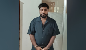 মানিকগঞ্জে বসতঘরে অভিযান ৩০ পিস ইয়াবাসহ মাদক কারবারি গ্রেফতার