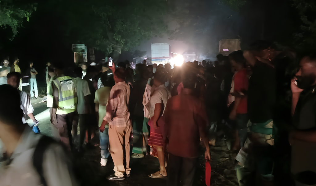 মানিকগঞ্জে বাসের ধাক্কায় রিকশার যাত্রী তৃতীয় লিঙ্গের বর্ষার মৃত্যু 3 মানিকগঞ্জে বাসের ধাক্কায় রিকশার যাত্রী তৃতীয় লিঙ্গের বর্ষার মৃত্যু