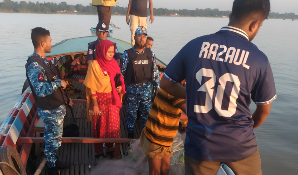 মানিকগঞ্জের দৌলতপুরে যমুনা নদী থেকে বিপুল পরিমাণ অবৈধ কারেন্ট জাল জব্দ ও ধ্বংস 3 মানিকগঞ্জের দৌলতপুরে যমুনা নদী থেকে বিপুল পরিমাণ অবৈধ কারেন্ট জাল জব্দ ও ধ্বংস