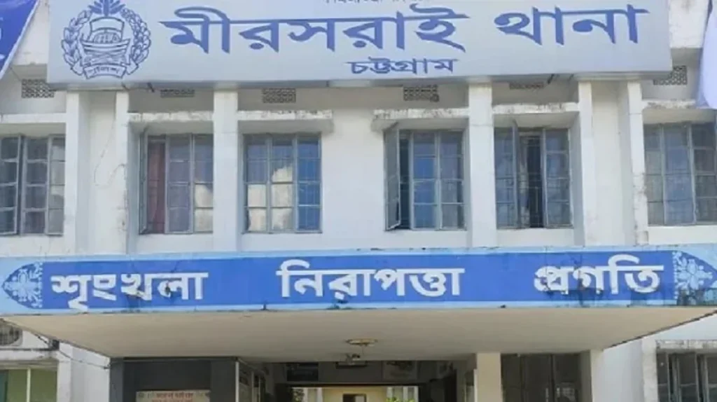 মীরসরাইয়ে অস্ত্রের মুখে পরিবার জিম্মি, ১৭ লাখ টাকার ডাকাতি