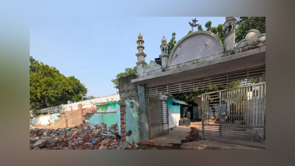 মোদির বাসভবনের কাছে ১৫০ বছরের মসজিদে উচ্ছেদ নোটিশ 3 মোদির বাসভবনের কাছে ১৫০ বছরের মসজিদে উচ্ছেদ নোটিশ