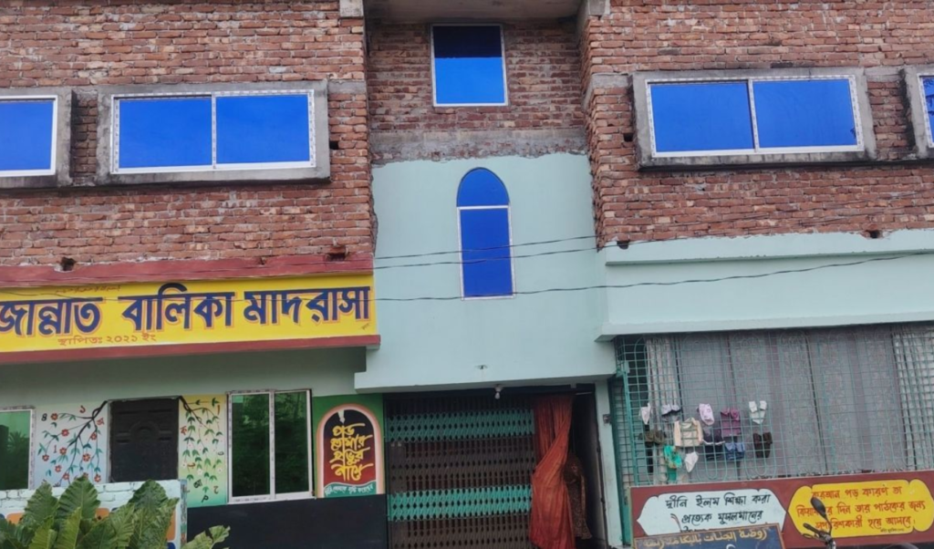 যশোরে মাদ্রাসার পরিচালকের বিরুদ্ধে দুই ছাত্রীকে যৌন নিপীড়নের অভিযোগ