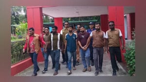 রাজবাড়ীতে ঝুটবোঝাই ট্রাক থেকে ৩০ হাজার ইয়াবা উদ্ধার
