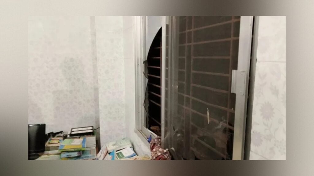 শিক্ষার্থীকে একাধিকবার ধর্ষণের অভিযোগ, মাদ্রাসা ও শিক্ষকের বাড়িতে ভাঙচুর 3 শিক্ষার্থীকে একাধিকবার ধর্ষণের অভিযোগ, মাদ্রাসা ও শিক্ষকের বাড়িতে ভাঙচুর