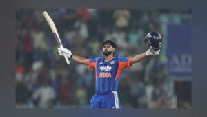 শ্রেয়াসের শতকে লক্ষ্ণৌয়ে ওয়েস্ট ইন্ডিজকে উড়িয়ে দিল ভারত