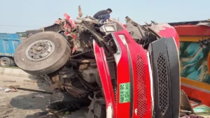 সরাইলে বাস-ট্রাক সংঘর্ষে নিহত দুই, আহত অন্তত ১৫