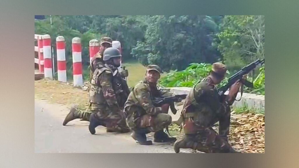 সাজেকে অবরোধ ঘিরে দুই ঘণ্টা গোলাগুলি, আহত সেনা-পুলিশের ৬ সদস্য 3 সাজেকে অবরোধ ঘিরে দুই ঘণ্টা গোলাগুলি, আহত সেনা-পুলিশের ৬ সদস্য