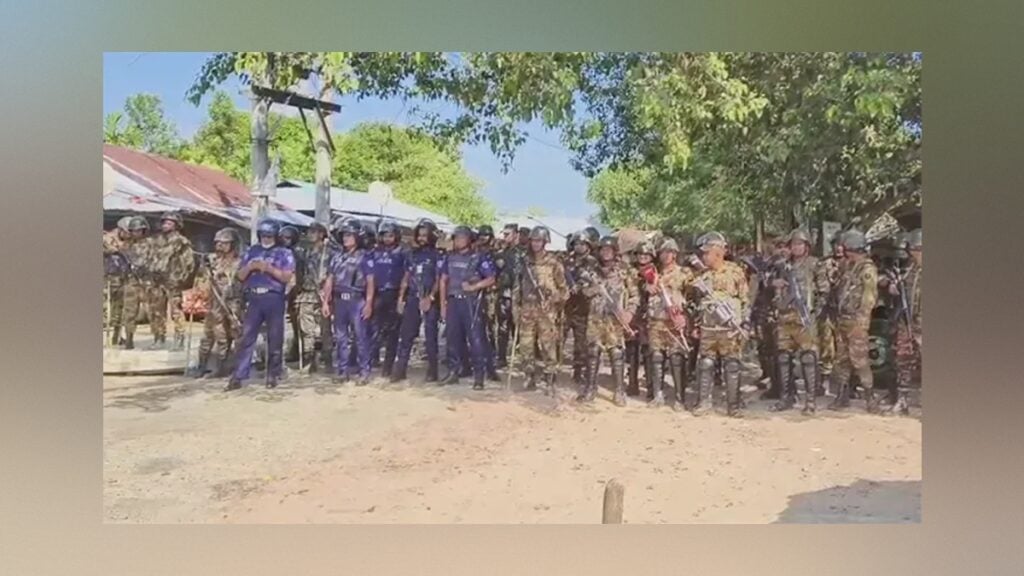 সাজেকে গোলাগুলিতে আতঙ্ক, অবরোধে আটকা পর্যটকেরা 3 সাজেকে গোলাগুলিতে আতঙ্ক, অবরোধে আটকা পর্যটকেরা