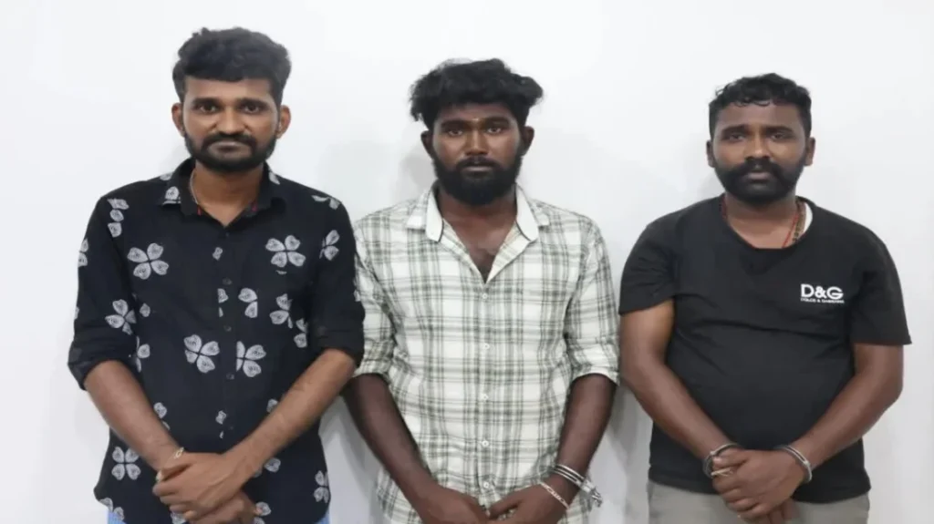 স্বামীর সঙ্গে ঘোরায় তরুণীকে অপহরণ, গণধর্ষণের অভিযোগ 3 স্বামীর সঙ্গে ঘোরায় তরুণীকে অপহরণ, গণধর্ষণের অভিযোগ