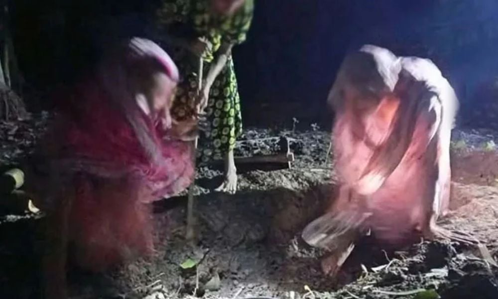 হুমকির আতঙ্কে এলাকা ছাড়লেন মুক্তিযোদ্ধা মানিকের বোন 3 হুমকির আতঙ্কে এলাকা ছাড়লেন মুক্তিযোদ্ধা মানিকের বোন