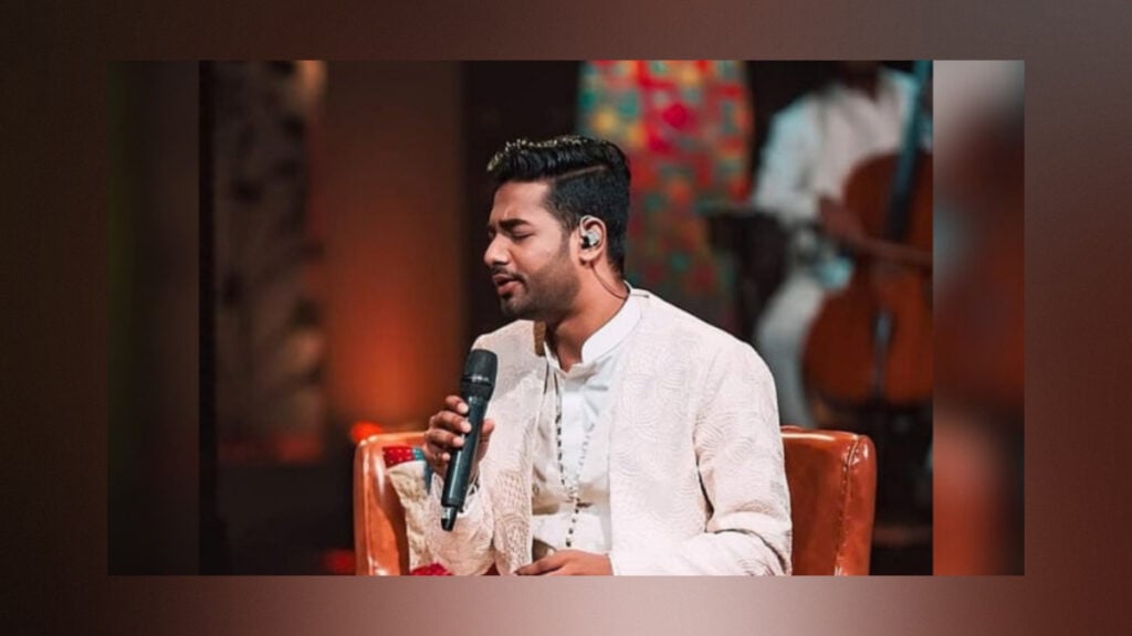 ‘ধূপ’ নিয়ে ফিরলেন ঈশান, গানে হারানো প্রিয়জনের স্মৃতি 3 ‘ধূপ’ নিয়ে ফিরলেন ঈশান, গানে হারানো প্রিয়জনের স্মৃতি