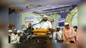 ‘সবচেয়ে খারাপ বাংলাদেশের সাংবাদিকেরা, কুকুরের মতো পেটানো উচিত’